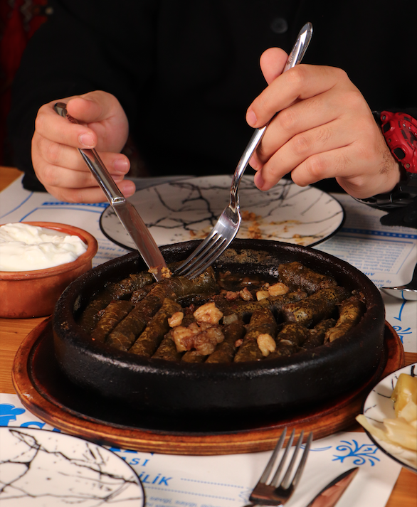 Güveçte Etli Yaprak Sarması